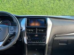 TOYOTA - YARIS - 2018/2019 - Branca - R$ 78.900,00