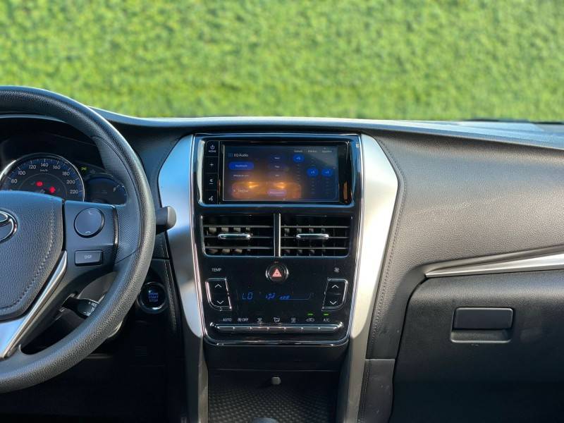 TOYOTA - YARIS - 2018/2019 - Branca - R$ 78.900,00