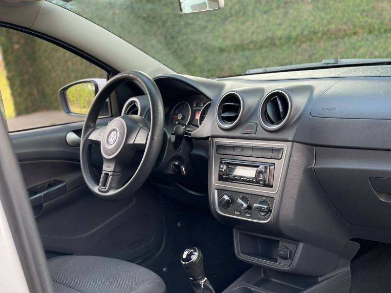VOLKSWAGEN - SAVEIRO - 2013/2014 - Branca - R$ 46.900,00