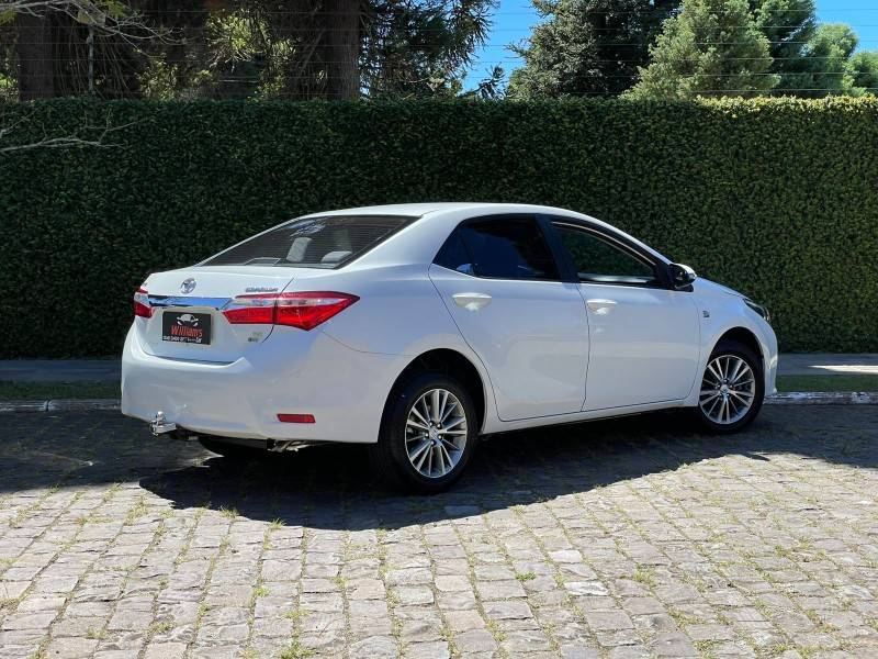 TOYOTA - COROLLA - 2014/2015 - Branca - R$ 83.900,00