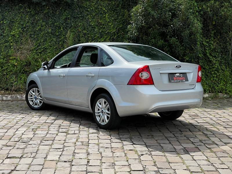 FORD - FOCUS - 2013/2013 - Prata - R$ 45.000,00