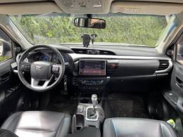 TOYOTA - HILUX - 2017/2017 - Prata - R$ 179.900,00