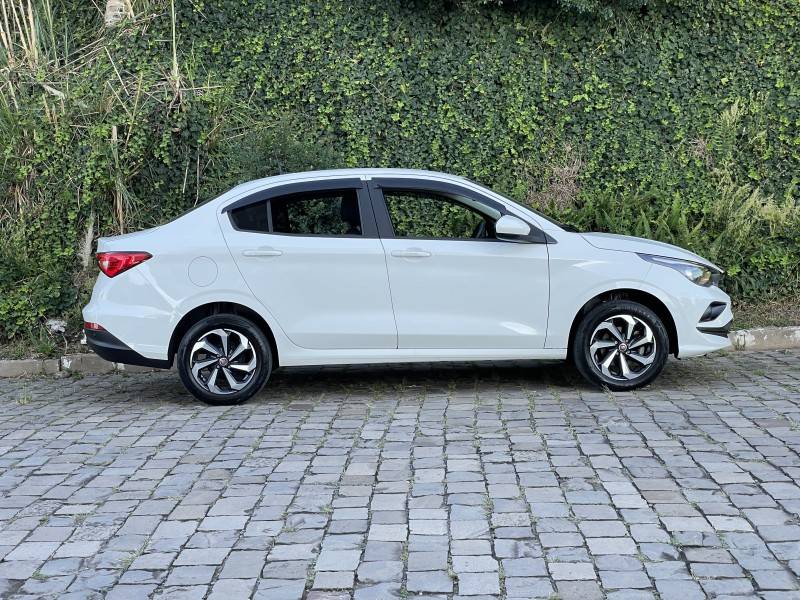 FIAT - CRONOS - 2023/2023 - Branca - R$ 69.900,00