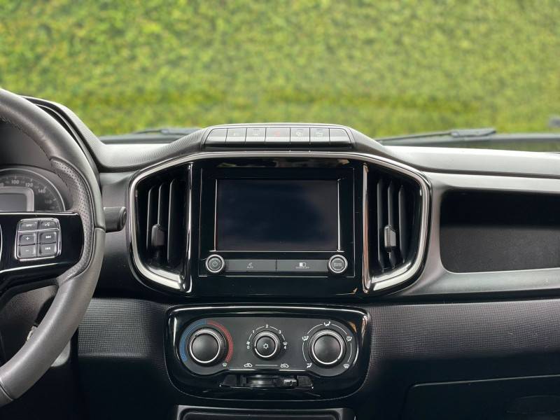 FIAT - STRADA - 2022/2023 - Branca - R$ 110.900,00