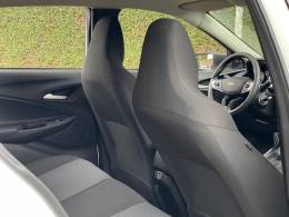 CHEVROLET - ONIX - 2020/2020 - Branca - R$ 65.900,00