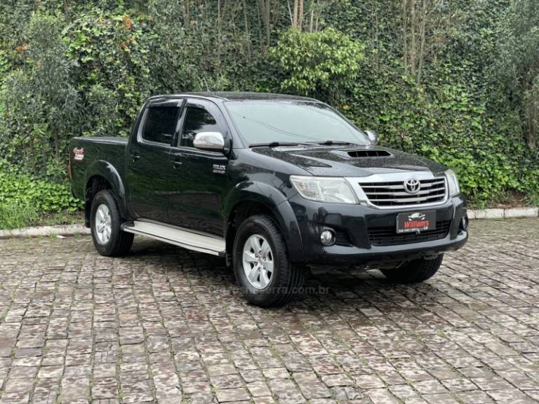 TOYOTA - HILUX - 2014/2014 - Preta - R$ 139.900,00