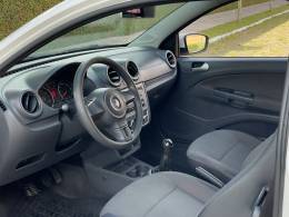 VOLKSWAGEN - SAVEIRO - 2013/2014 - Branca - R$ 46.900,00