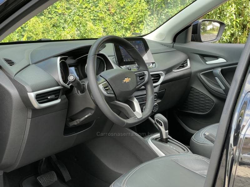 CHEVROLET - TRACKER - 2021/2022 - Preta - R$ 101.900,00