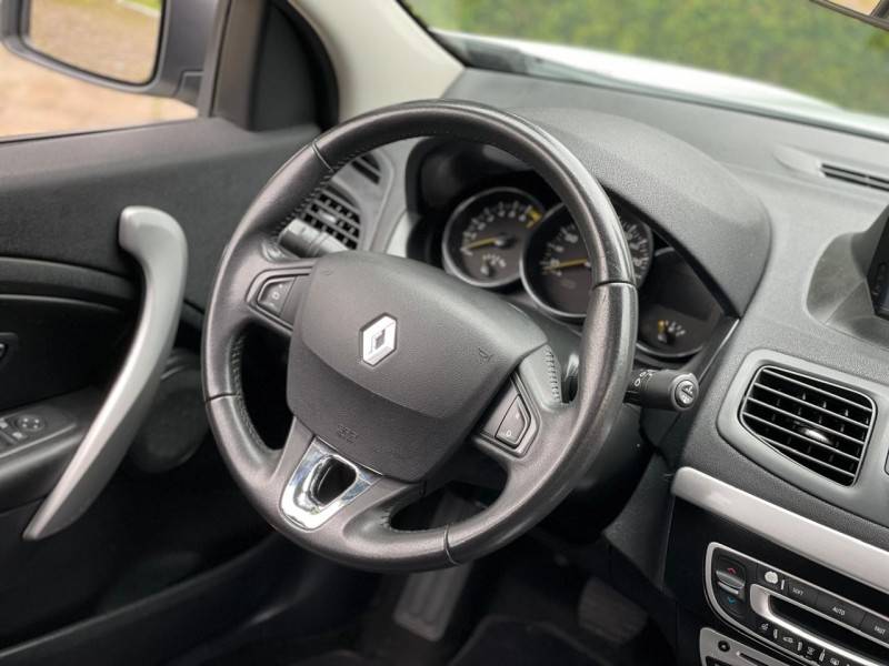 RENAULT - FLUENCE - 2013/2014 - Branca - R$ 44.900,00