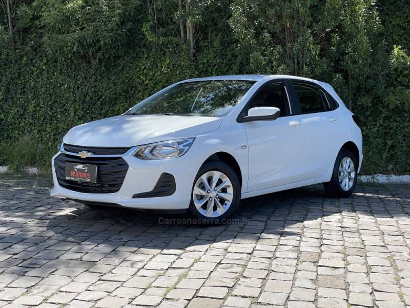 CHEVROLET - ONIX - 2022/2023 - Branca - R$ 78.900,00