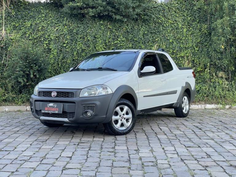 FIAT - STRADA - 2018/2019 - Branca - R$ 75.900,00