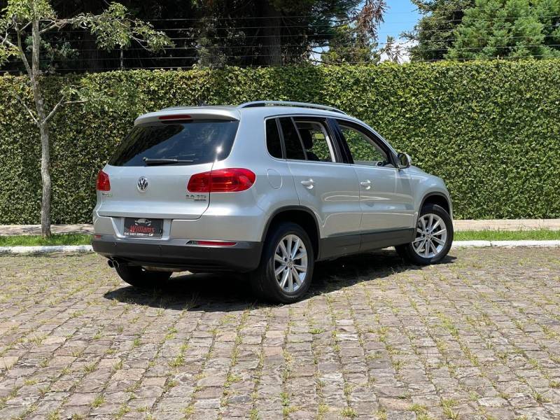 VOLKSWAGEN - TIGUAN - 2011/2012 - Prata - R$ 56.900,00