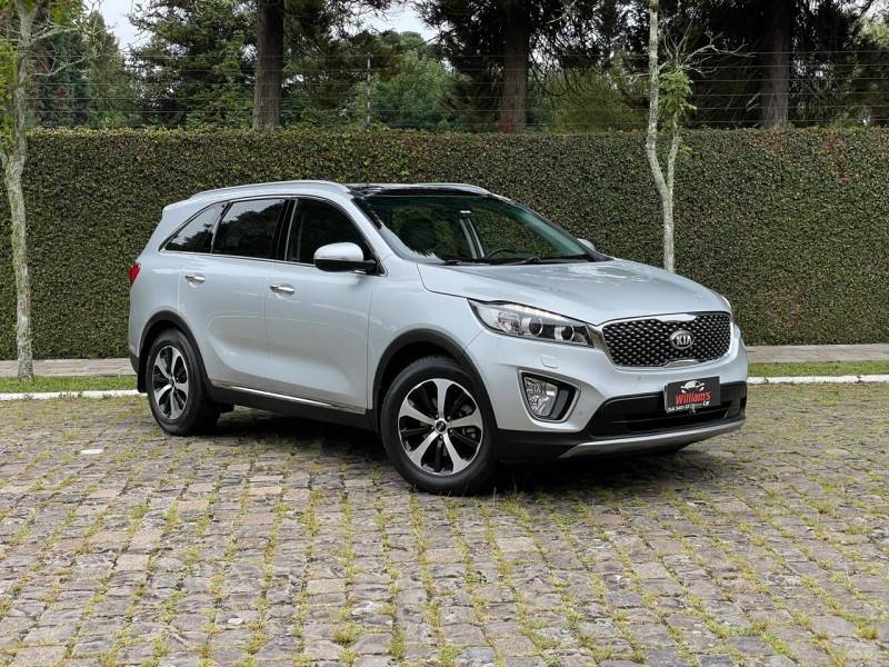 KIA MOTORS - SORENTO - 2015/2016 - Prata - R$ 102.900,00