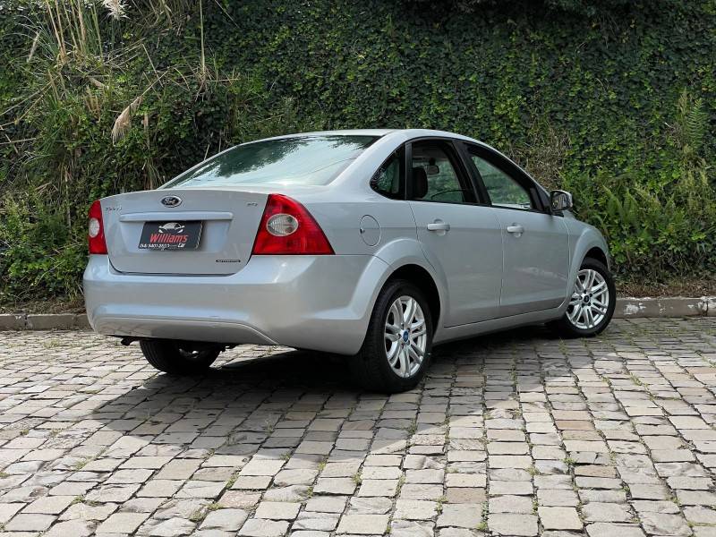 FORD - FOCUS - 2013/2013 - Prata - R$ 45.000,00