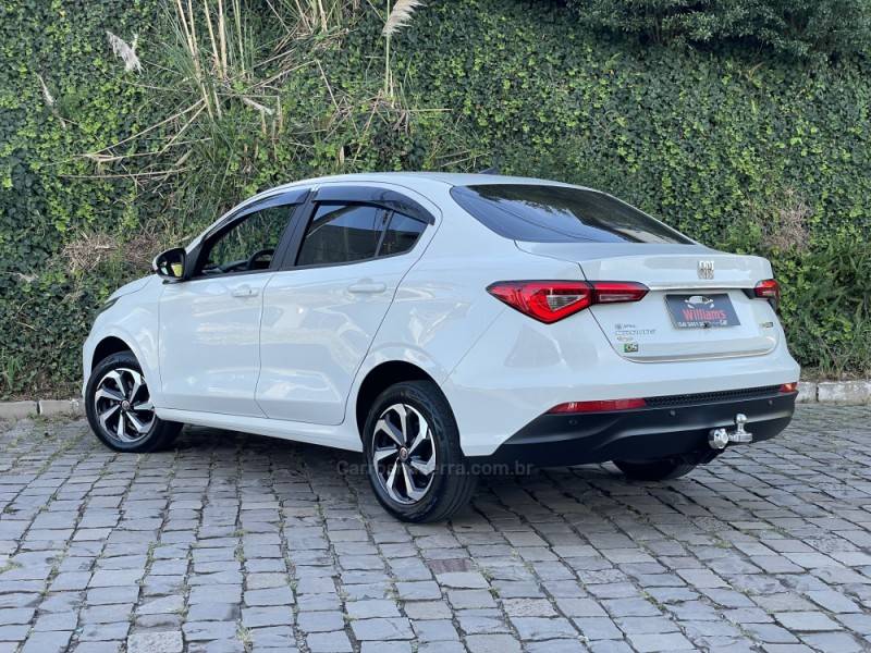 FIAT - CRONOS - 2023/2023 - Branca - R$ 75.500,00