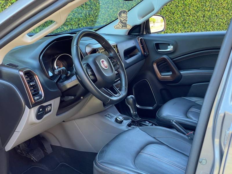 FIAT - TORO - 2020/2021 - Preta - R$ 109.900,00