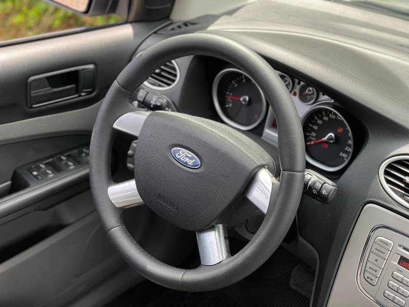 FORD - FOCUS - 2013/2013 - Prata - R$ 45.000,00