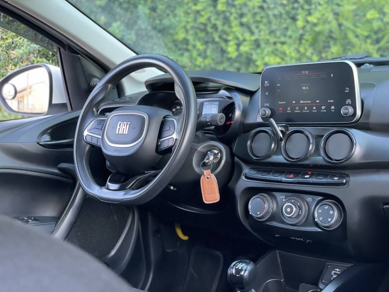 FIAT - CRONOS - 2023/2023 - Branca - R$ 72.900,00
