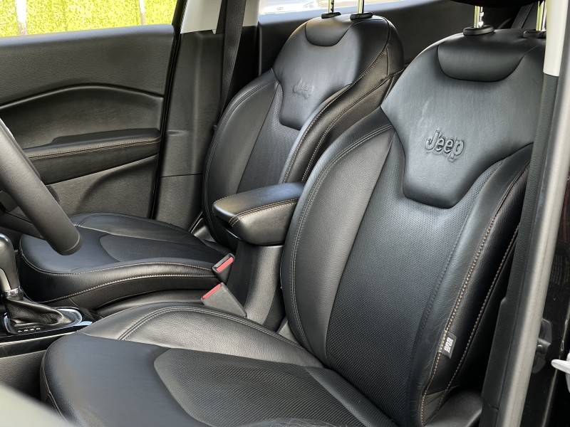 JEEP - COMPASS - 2016/2017 - Preta - R$ 93.900,00