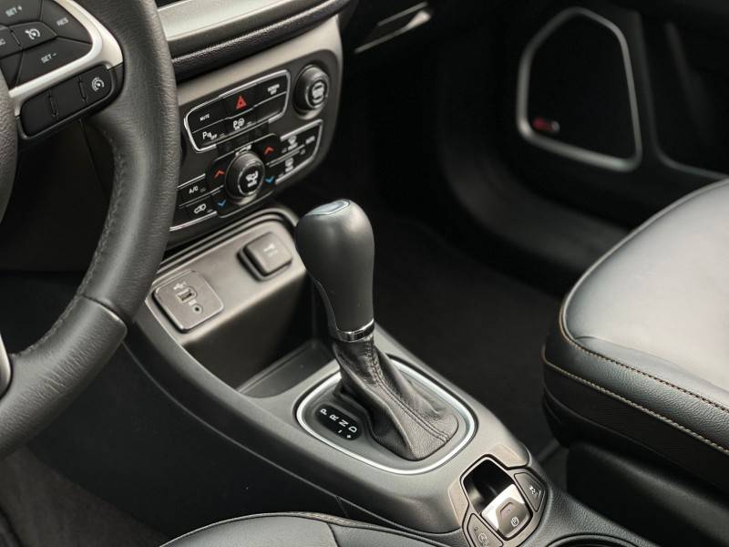 JEEP - COMPASS - 2020/2021 - Preta - R$ 109.900,00