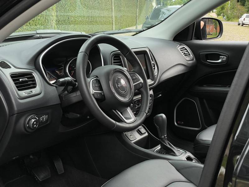JEEP - COMPASS - 2020/2021 - Preta - R$ 109.900,00