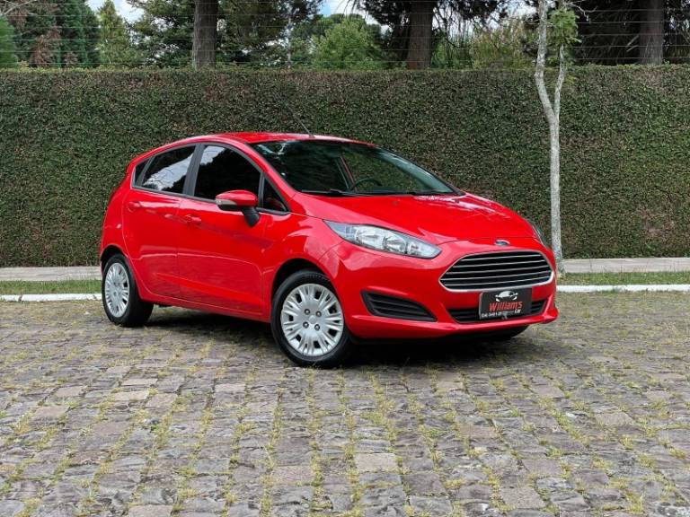 FORD - FIESTA - 2016/2017 - Vermelha - R$ 53.900,00