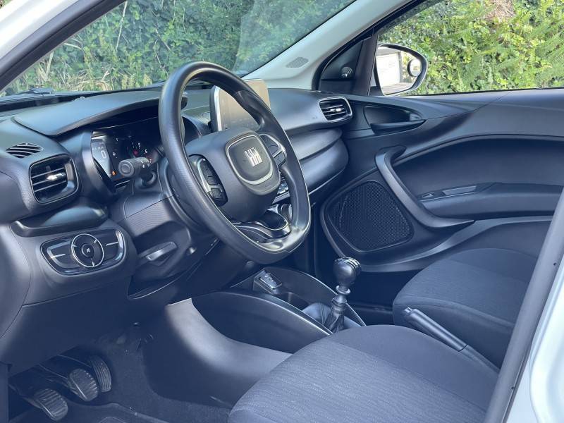 FIAT - CRONOS - 2023/2023 - Branca - R$ 69.900,00