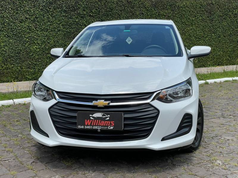 CHEVROLET - ONIX - 2021/2022 - Branca - R$ 68.900,00