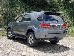 TOYOTA - HILUX SW4 - 2008/2008 - Cinza - R$ 103.900,00