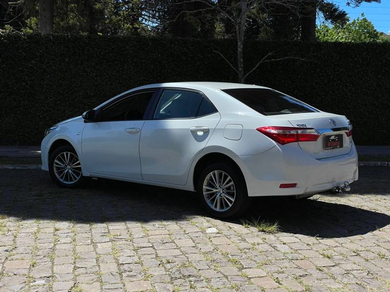 TOYOTA - COROLLA - 2014/2015 - Branca - R$ 88.900,00