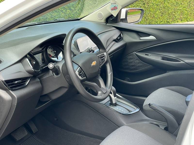 CHEVROLET - ONIX - 2021/2022 - Branca - R$ 68.900,00