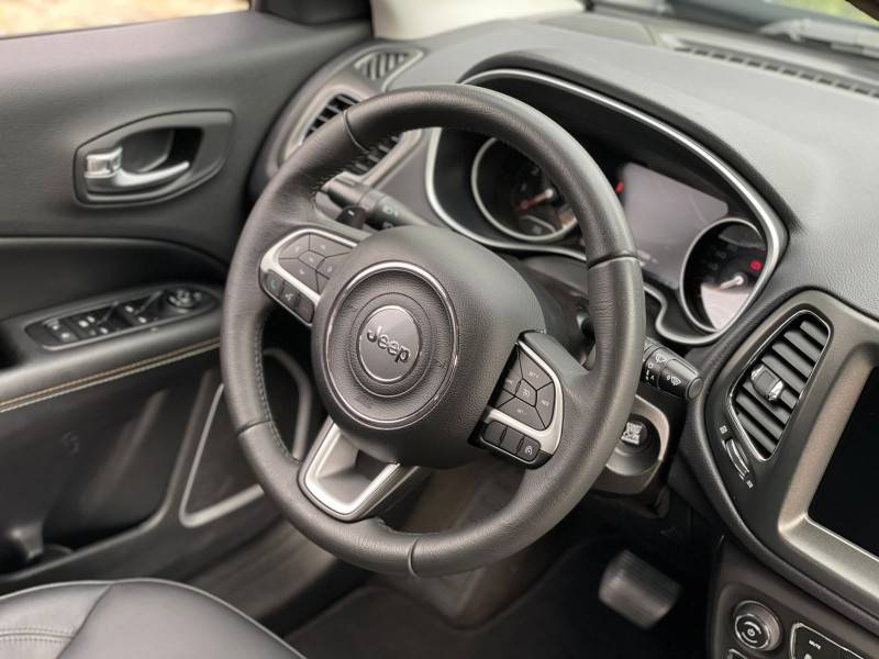 JEEP - COMPASS - 2020/2021 - Preta - R$ 107.900,00