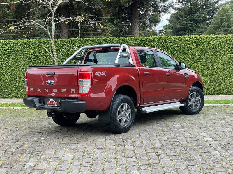 FORD - RANGER - 2017/2018 - Vermelha - R$ 117.900,00