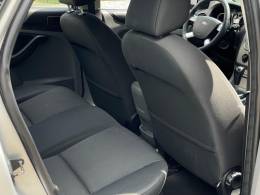 FORD - FOCUS - 2013/2013 - Prata - R$ 45.000,00