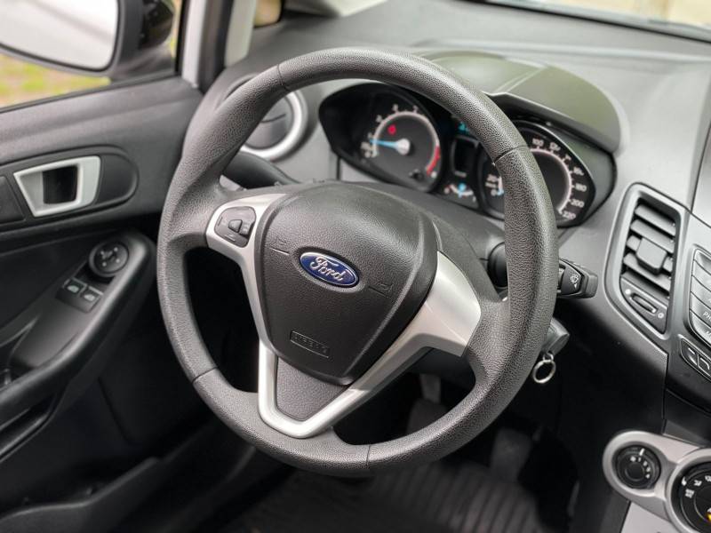 FORD - FIESTA - 2019/2019 - Branca - R$ 60.900,00
