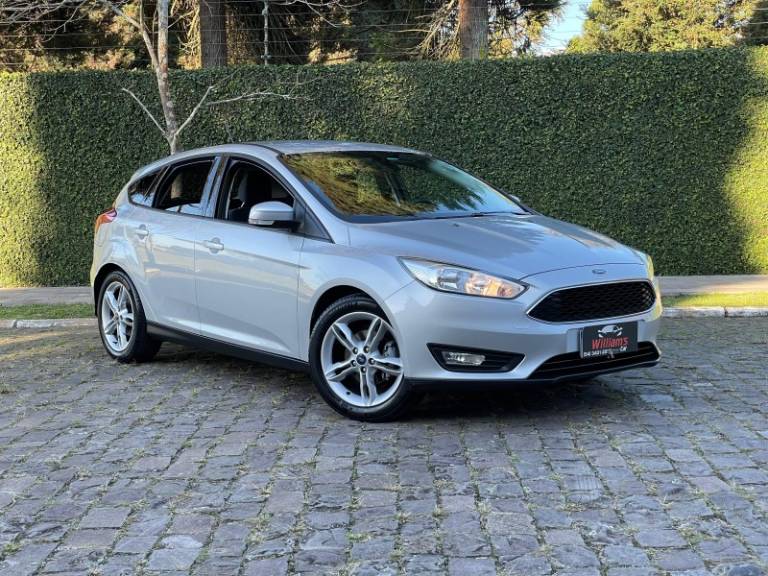 FORD - FOCUS - 2018/2019 - Prata - R$ 78.900,00