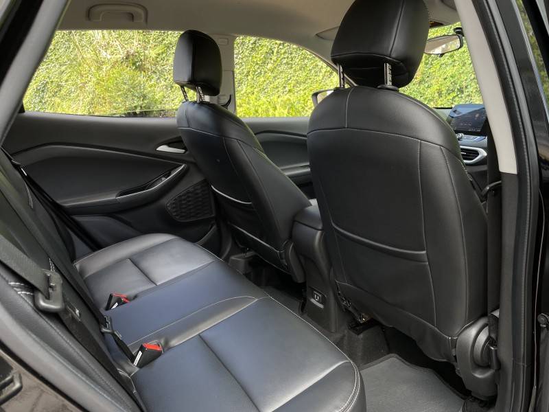 CHEVROLET - TRACKER - 2021/2022 - Preta - R$ 98.900,00