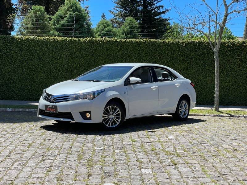 TOYOTA - COROLLA - 2014/2015 - Branca - R$ 81.900,00