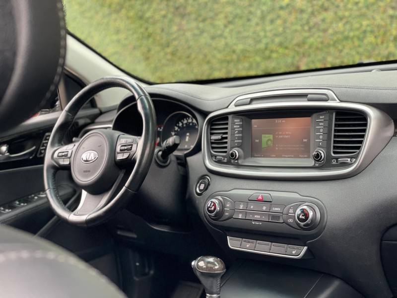 KIA MOTORS - SORENTO - 2015/2016 - Prata - R$ 102.900,00