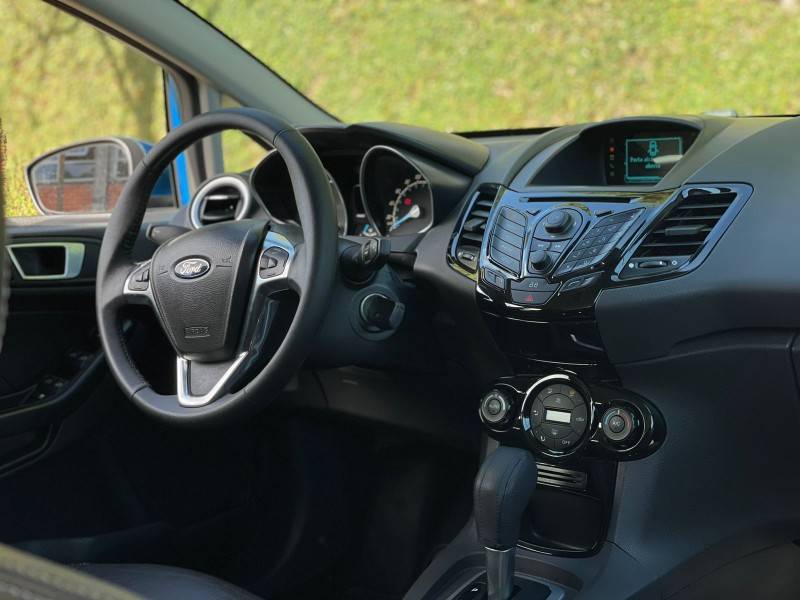 FORD - FIESTA - 2014/2015 - Azul - R$ 46.900,00
