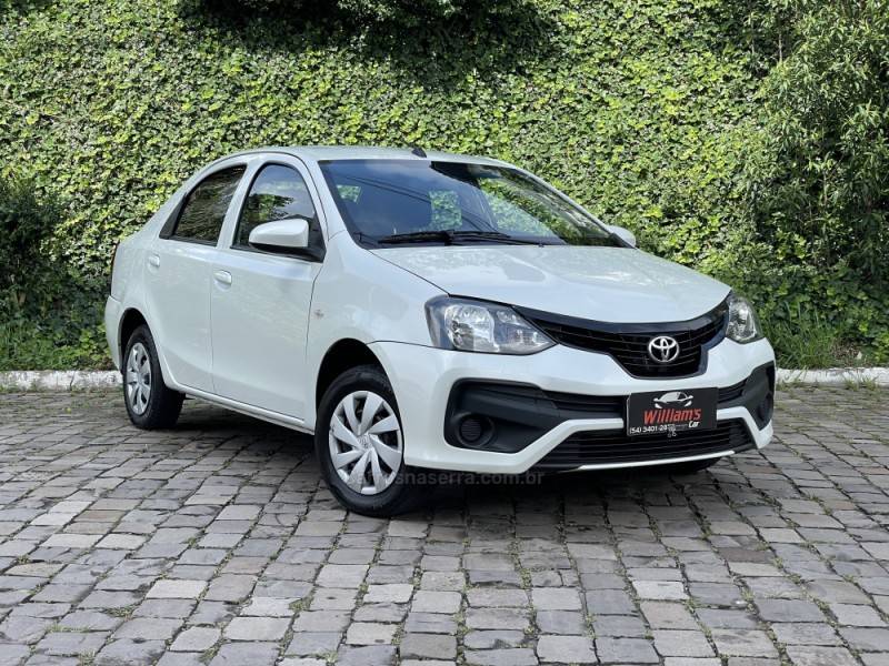 TOYOTA - ETIOS - 2021/2021 - Branca - R$ 63.900,00