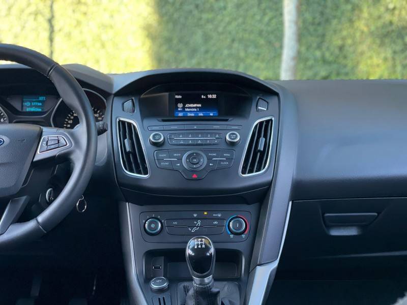 FORD - FOCUS - 2018/2019 - Prata - R$ 78.900,00