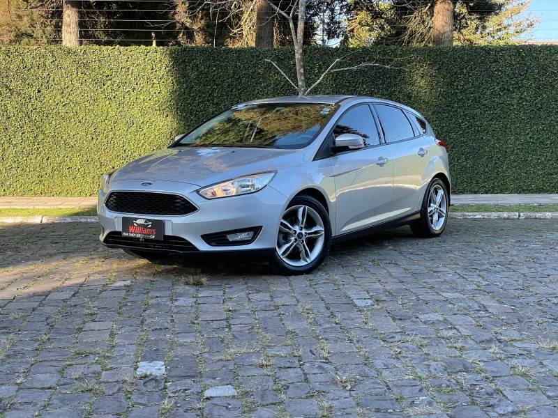 FORD - FOCUS - 2018/2019 - Prata - R$ 78.900,00