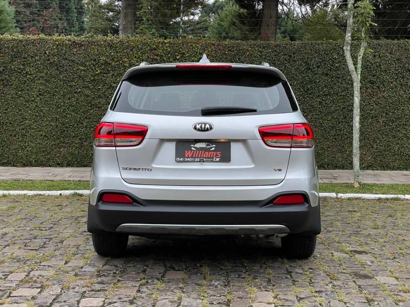 KIA MOTORS - SORENTO - 2015/2016 - Prata - R$ 102.900,00