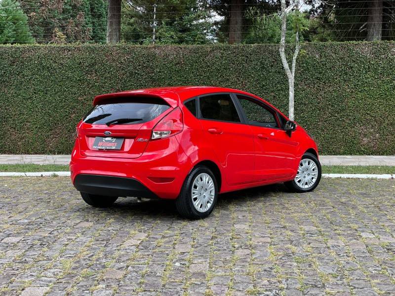 FORD - FIESTA - 2016/2017 - Vermelha - R$ 53.900,00