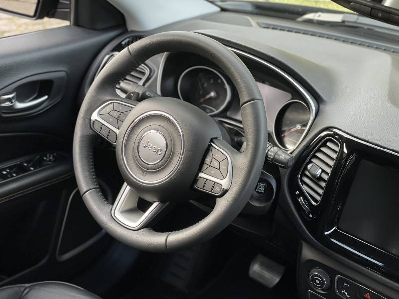 JEEP - COMPASS - 2016/2017 - Preta - R$ 93.900,00
