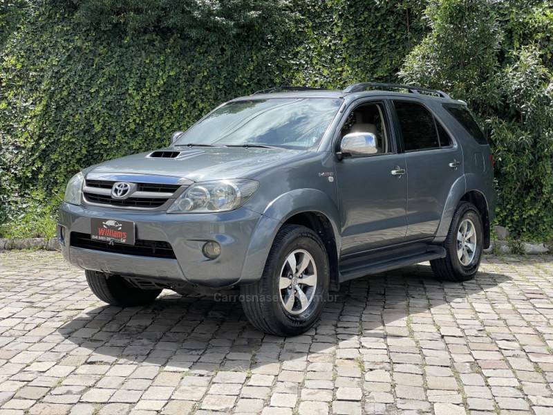 TOYOTA - HILUX SW4 - 2008/2008 - Cinza - R$ 103.900,00