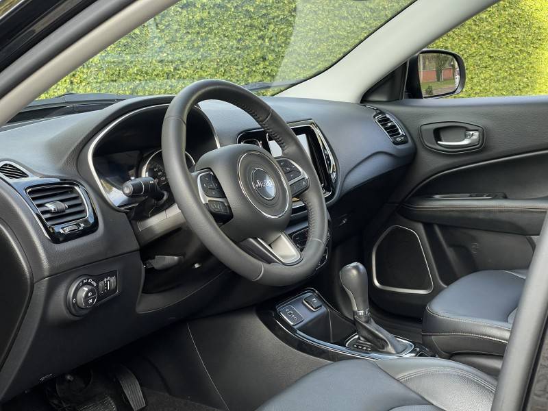 JEEP - COMPASS - 2016/2017 - Preta - R$ 93.900,00