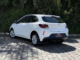 CHEVROLET - ONIX - 2022/2023 - Branca - R$ 76.900,00