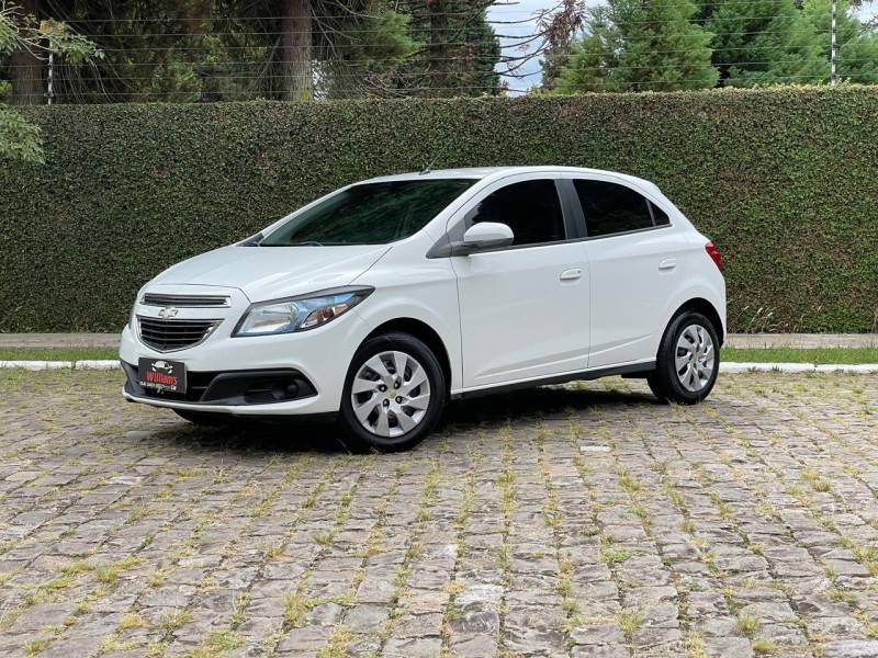 CHEVROLET - ONIX - 2013/2013 - Branca - R$ 41.900,00